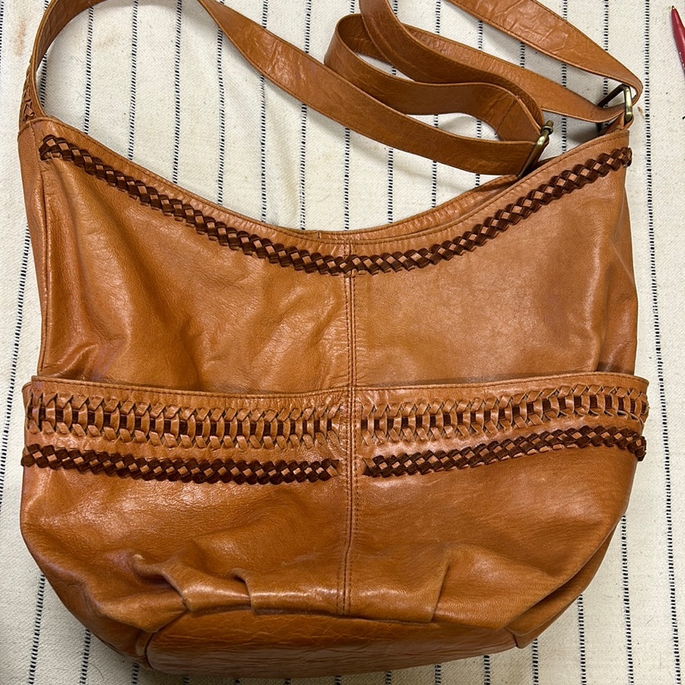 KIVARI leather bag